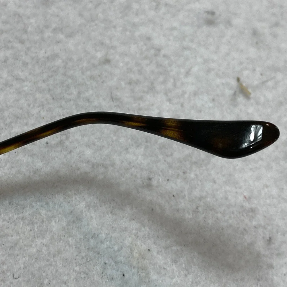 Ray-Ban see scratches