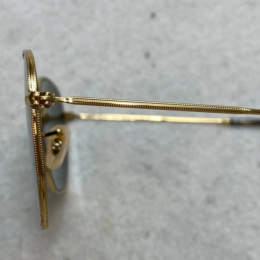 Ray-Ban see scratches