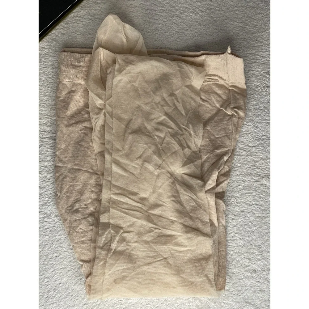 Donna Karan Essential‎ Toners Medium Nude Pantyhose Style C 10