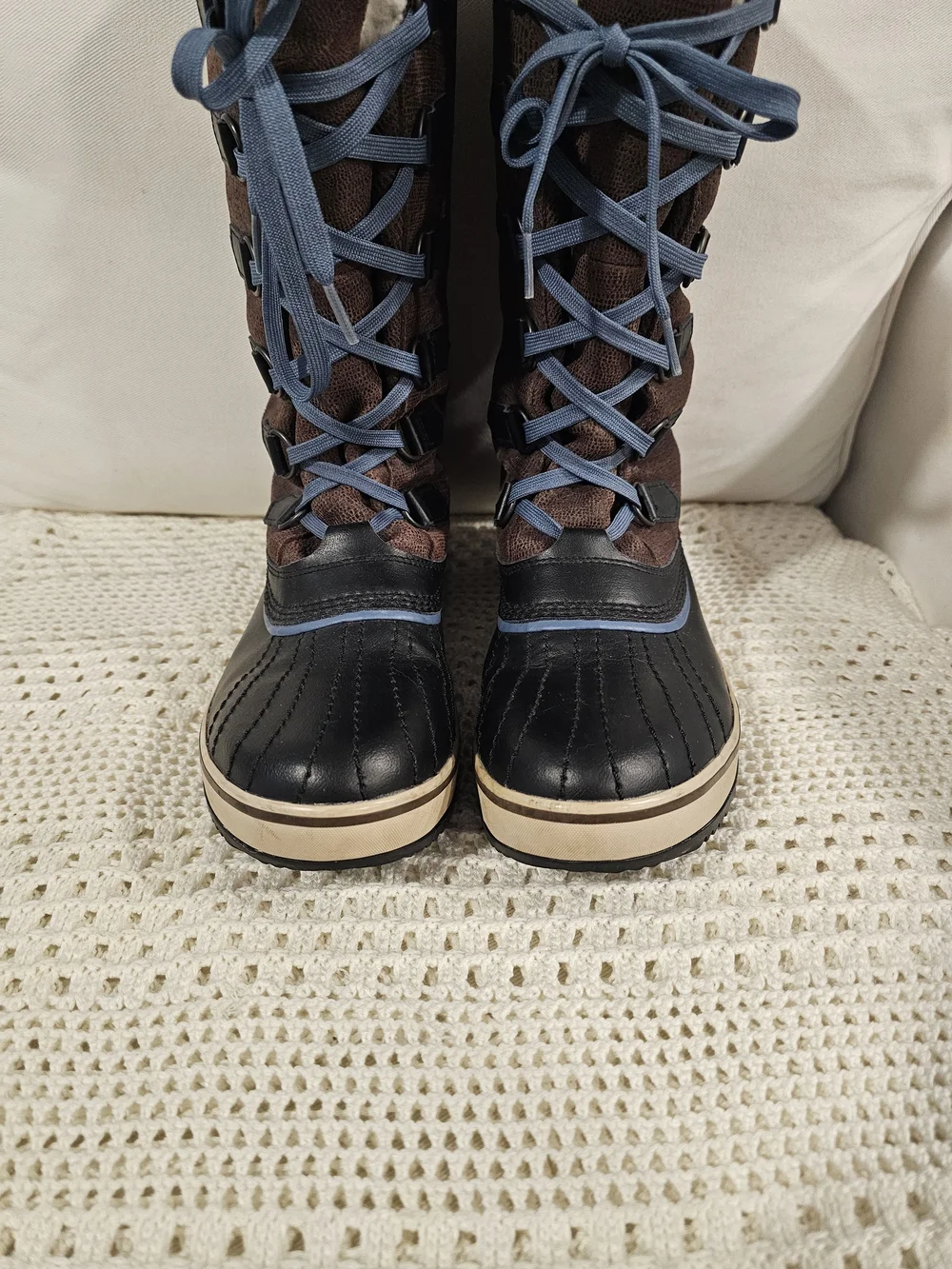Sorel tall lace