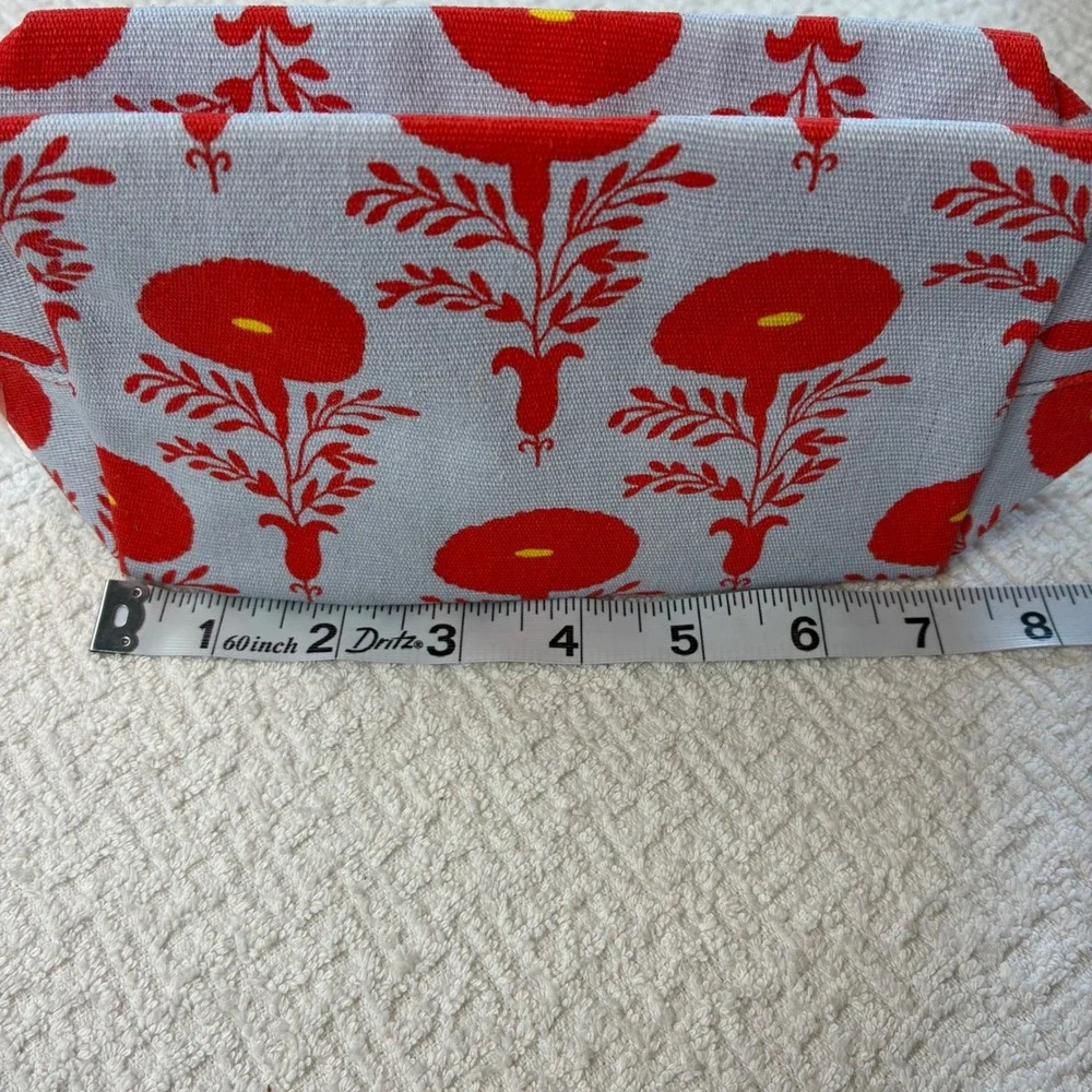 Estée Lauder sustainable stylish