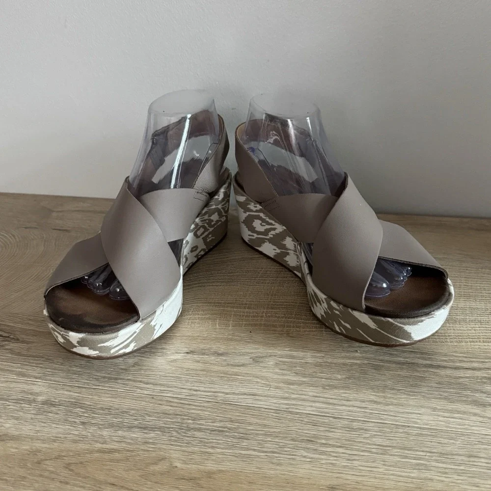 Clarks stasha hale
