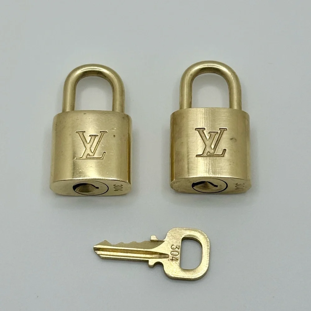 Louis Vuitton Gold 2pcs-Lock and 1-Key #304