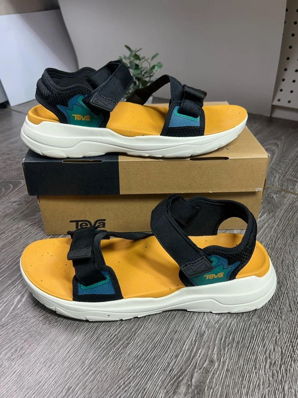 Teva men’s zimic Yellow Footbed Black Strap Sport Sandals