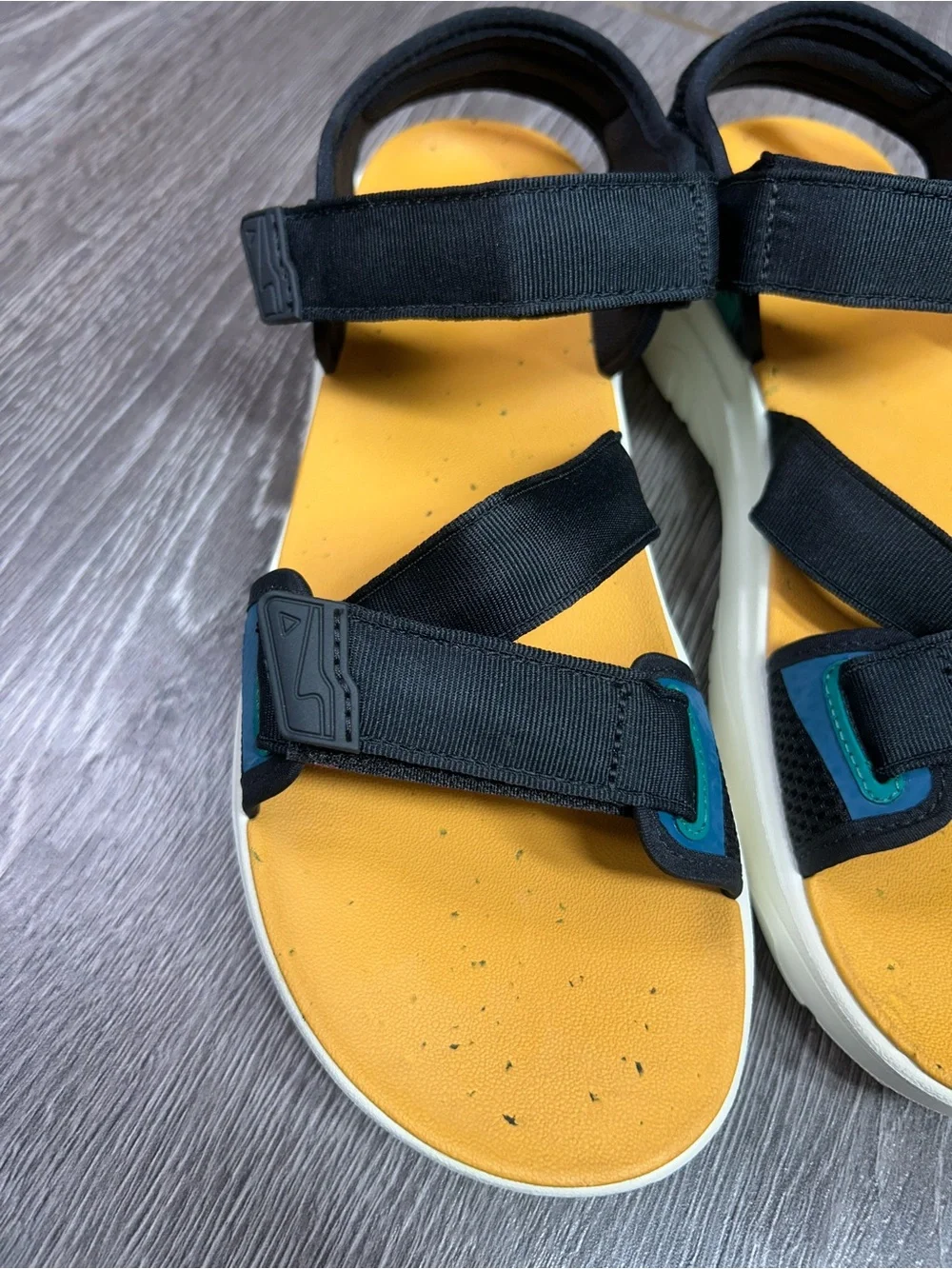 Teva men’s zimic Yellow Footbed Black Strap Sport Sandals