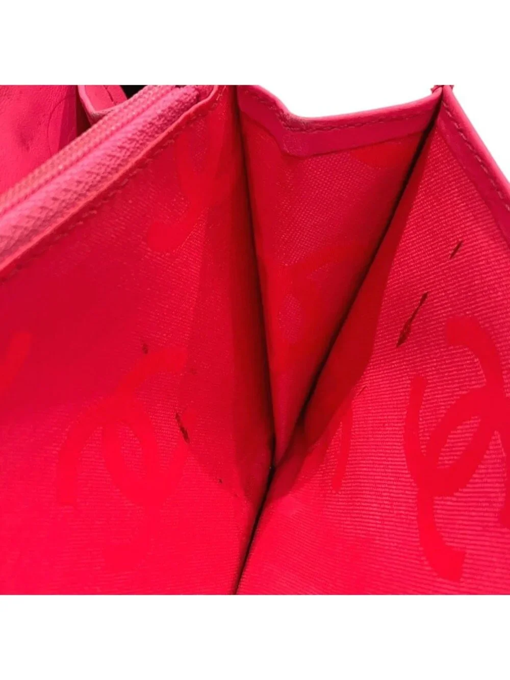 CHANEL like misshapen offensive