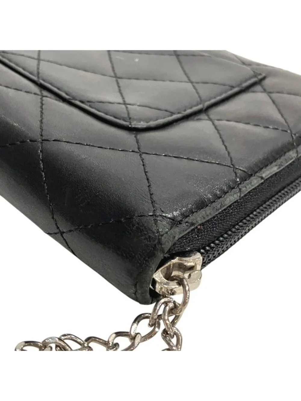 CHANEL features tone presentation