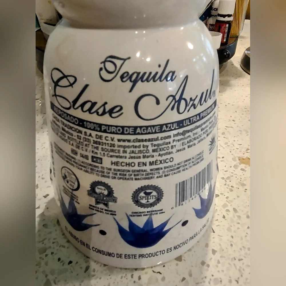 Clase Azul comes by