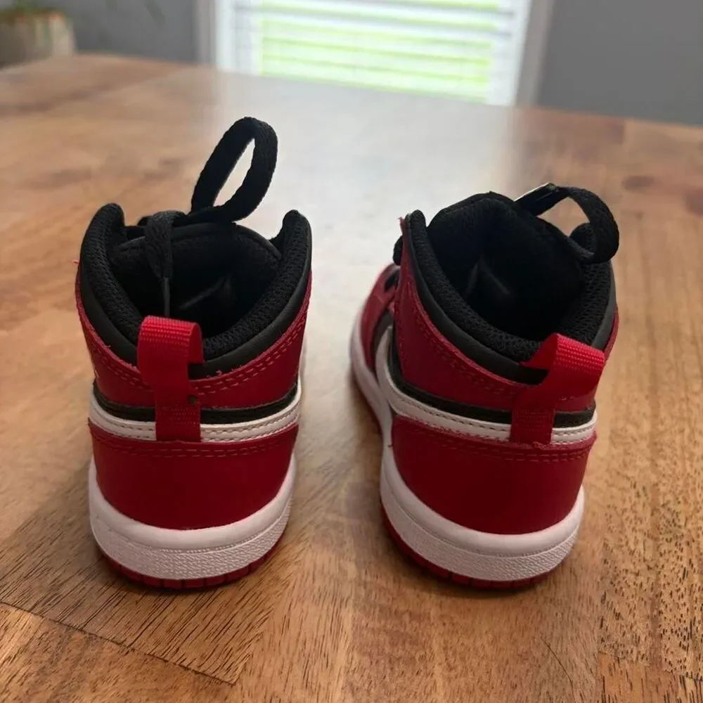 Jordan mid red