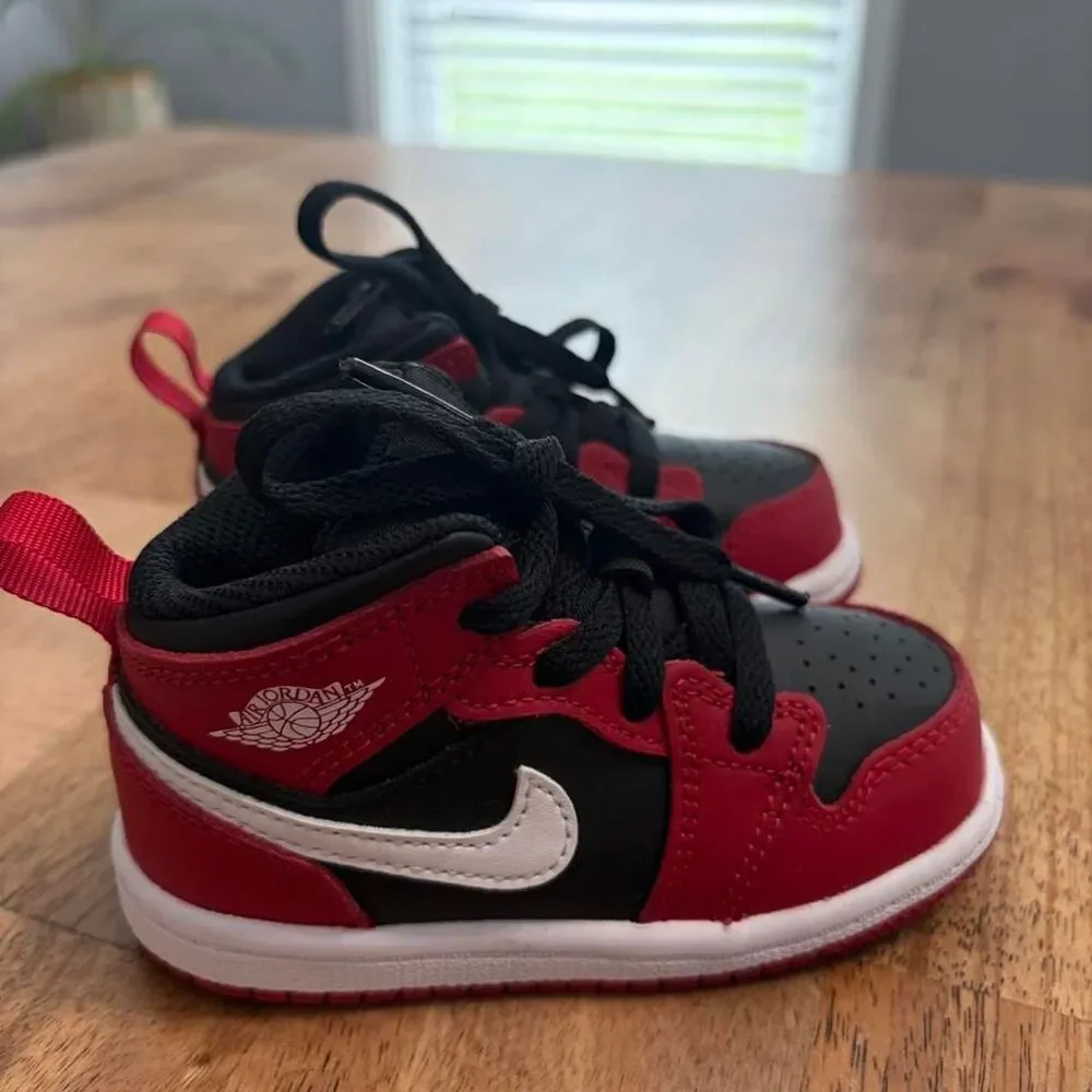 Jordan mid red