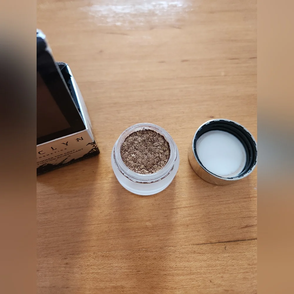 New Jaclyn Cosmetics Top Coat Eyeshadow