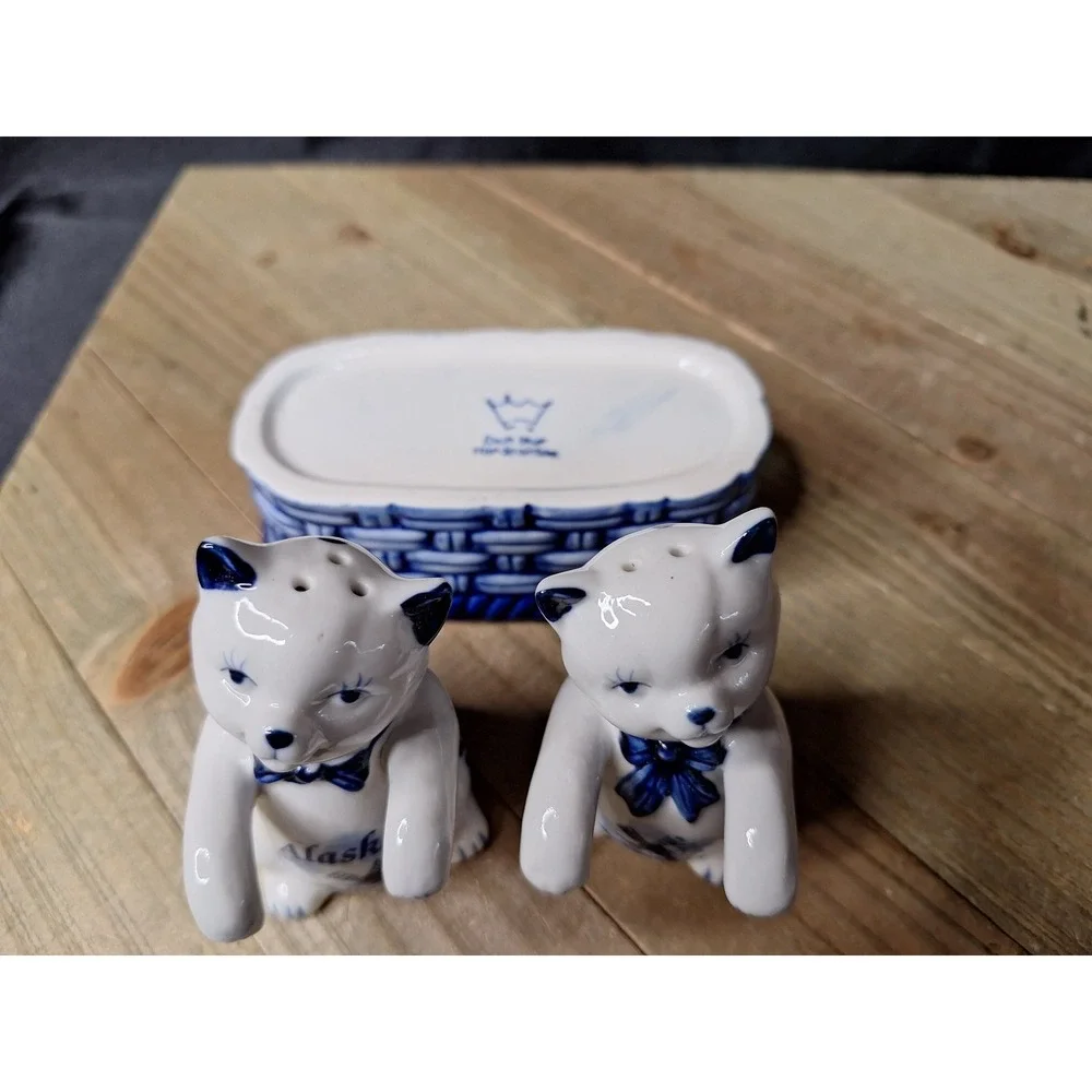 Delft Blue cat painted
