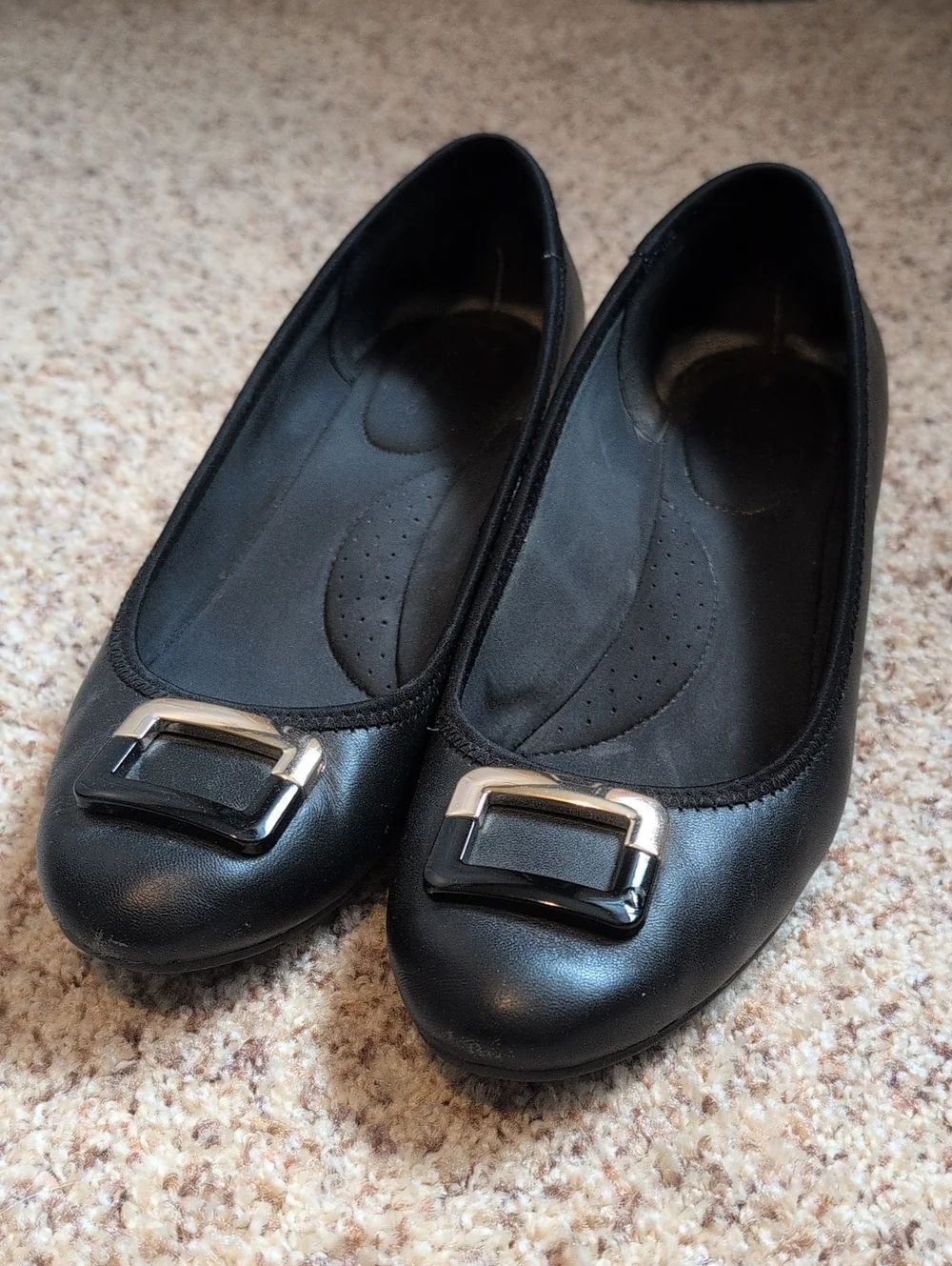 Bandolino flexible wedges