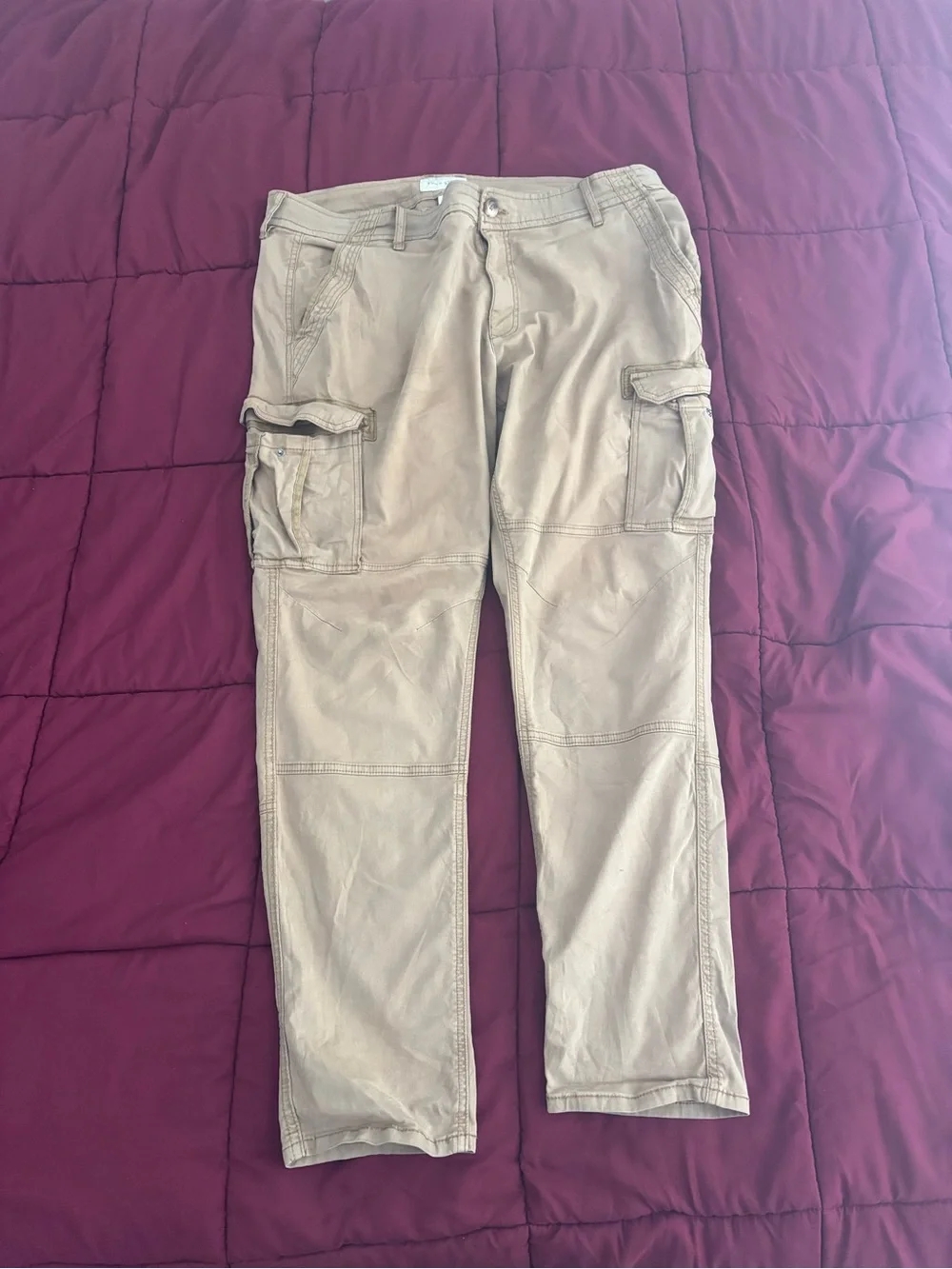 Classic Men's Tan Cargo Pants with Multiple Utility Pockets