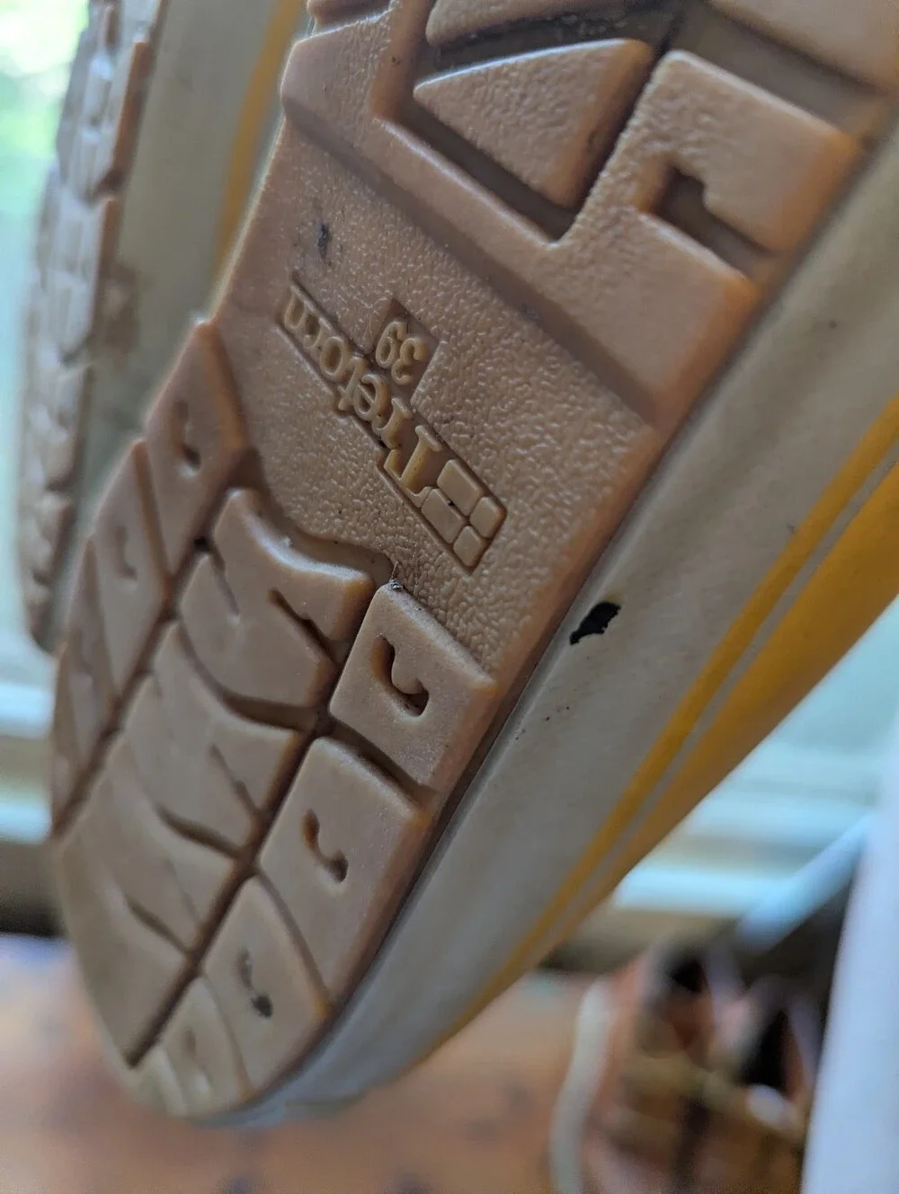 Tretorn classic yellow