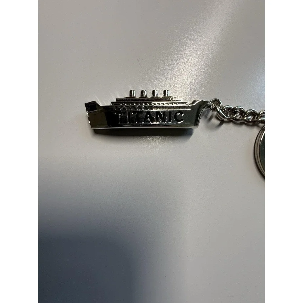 N/A titanic keychain