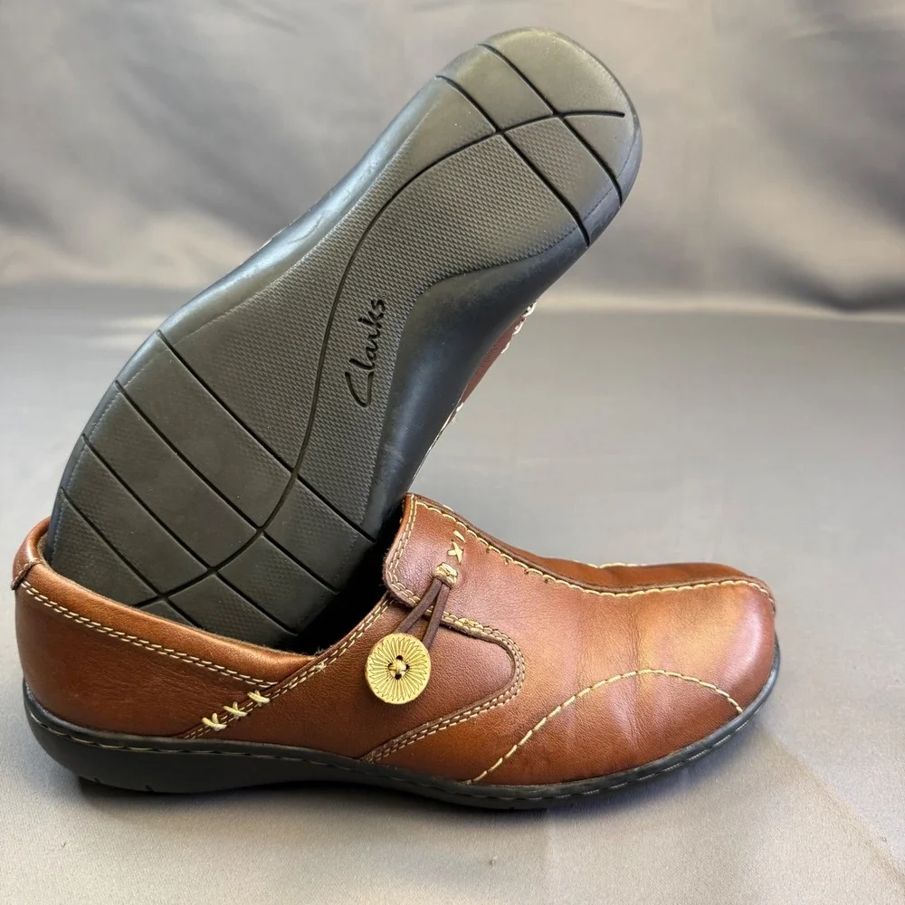 Clarks leather slip