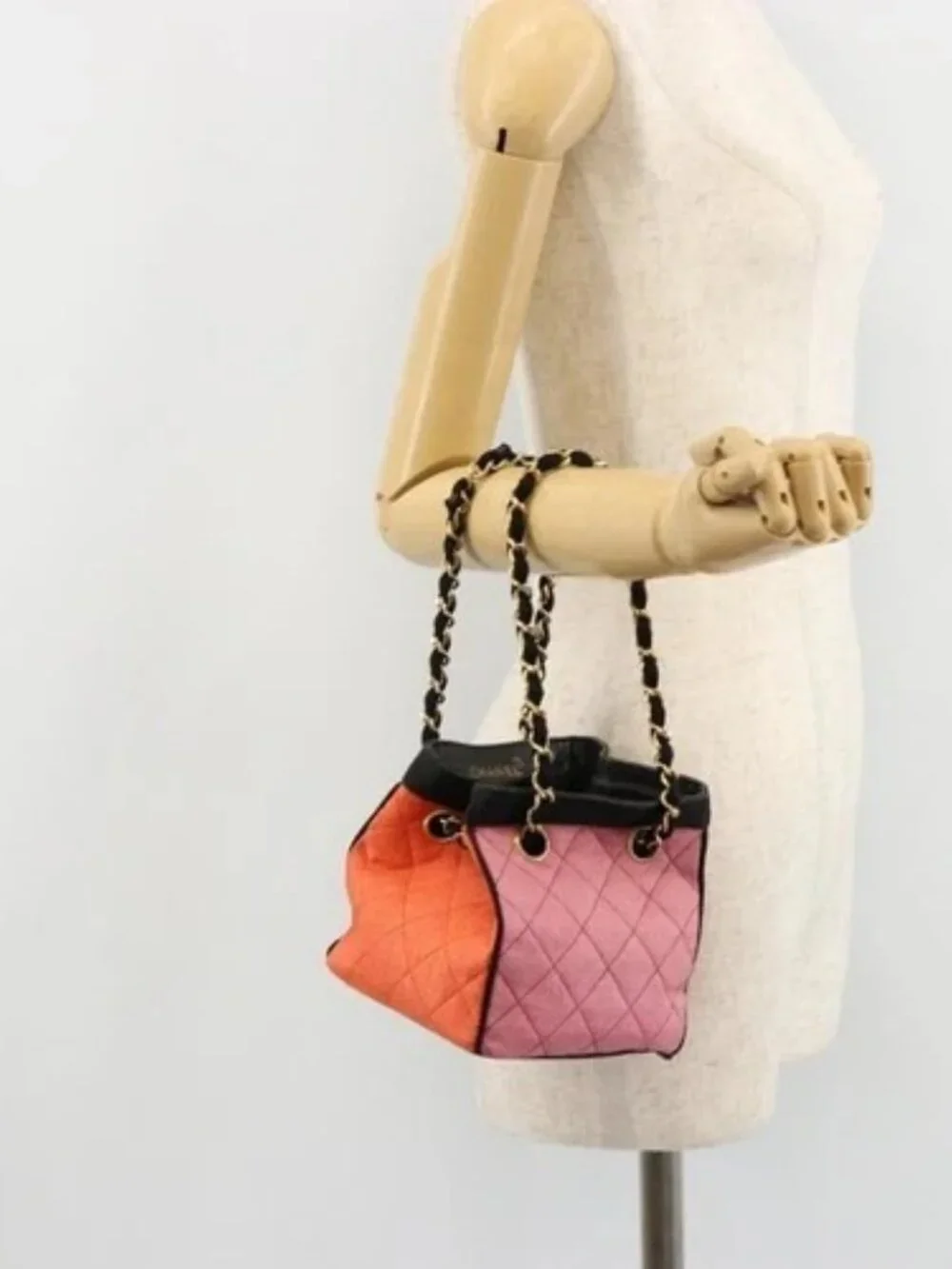 CHANEL brand	chanel color	multicolor