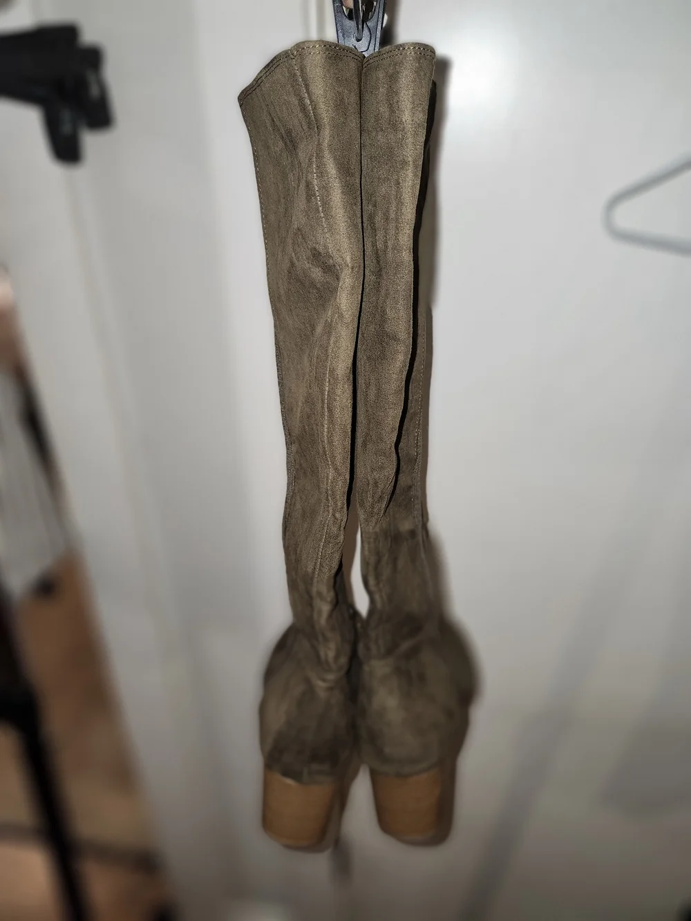 Women's Knee-High Suede Boots in Brown