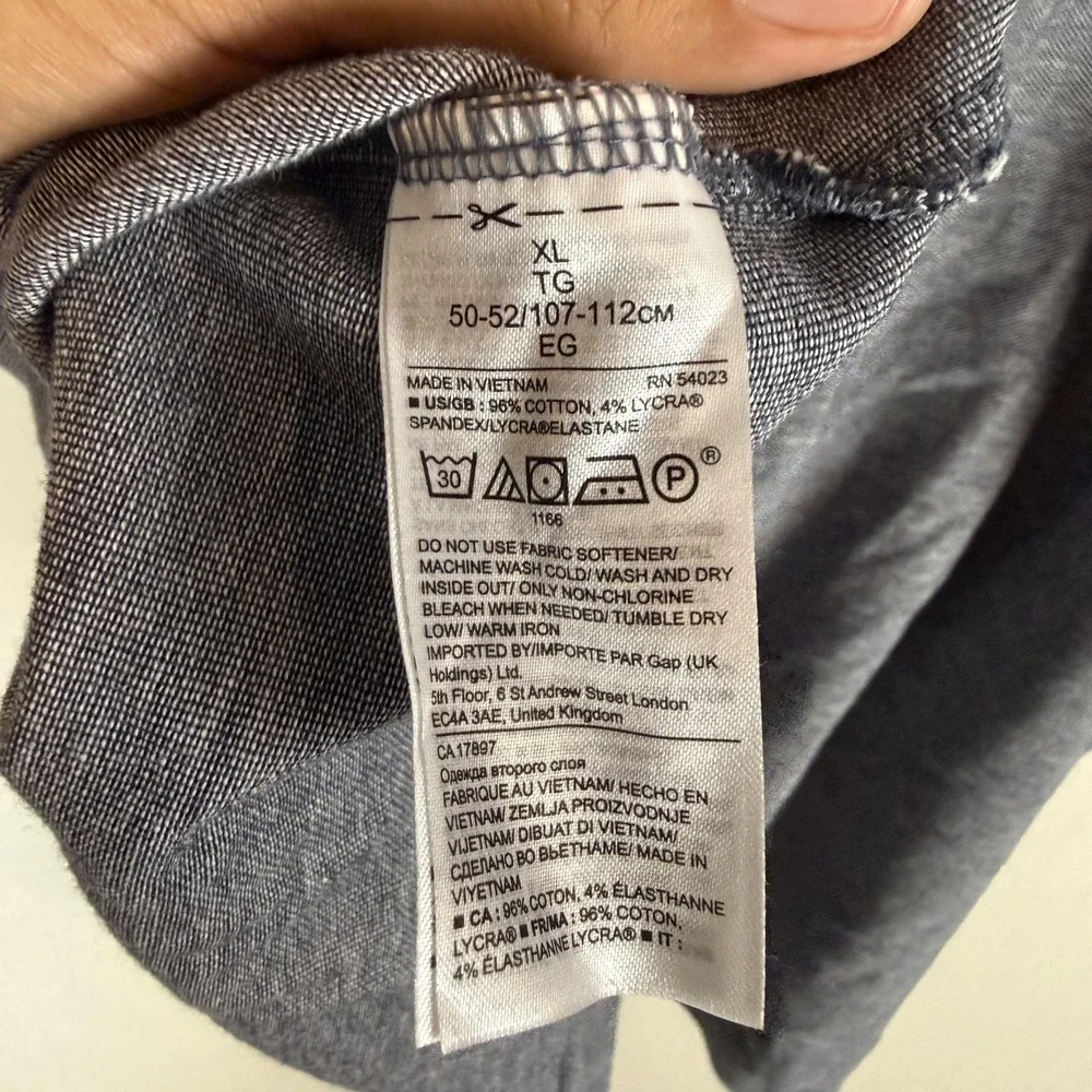 Banana Republic brand banana