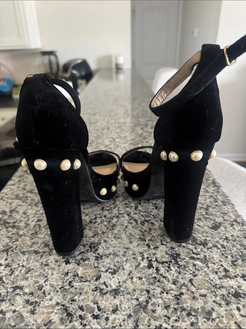 N/A stylish black