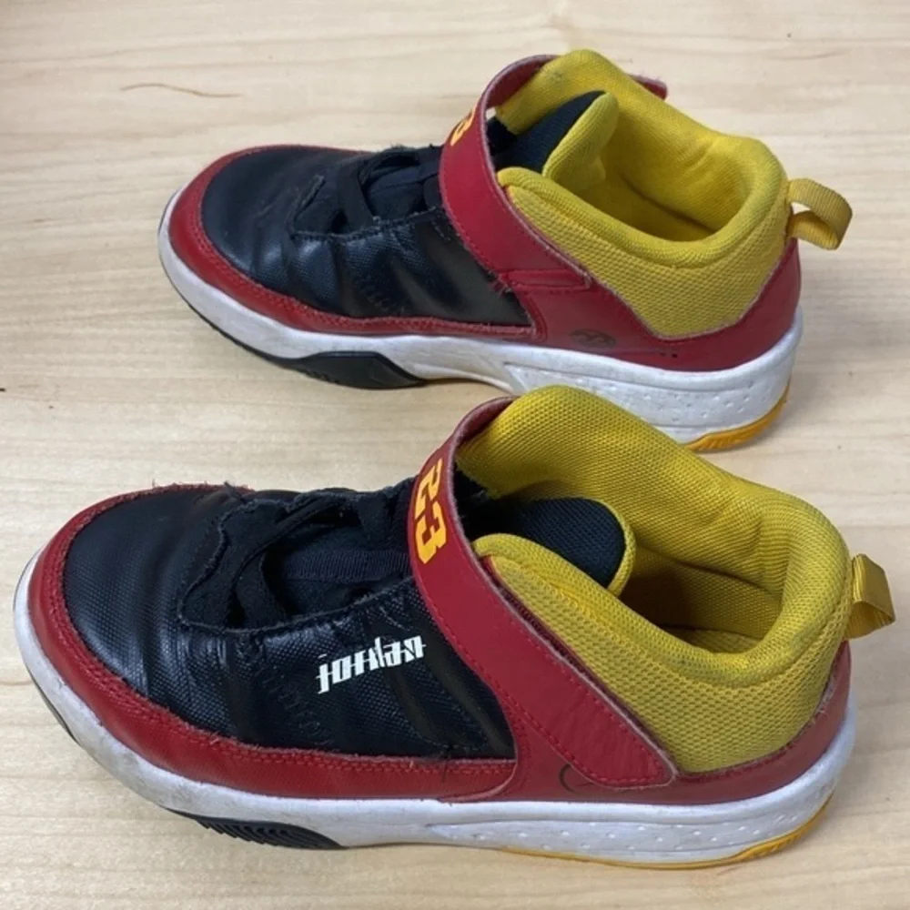 NIKE AIR JORDAN MAX‎ AURA 3 kids black, yellow & red size 2Y