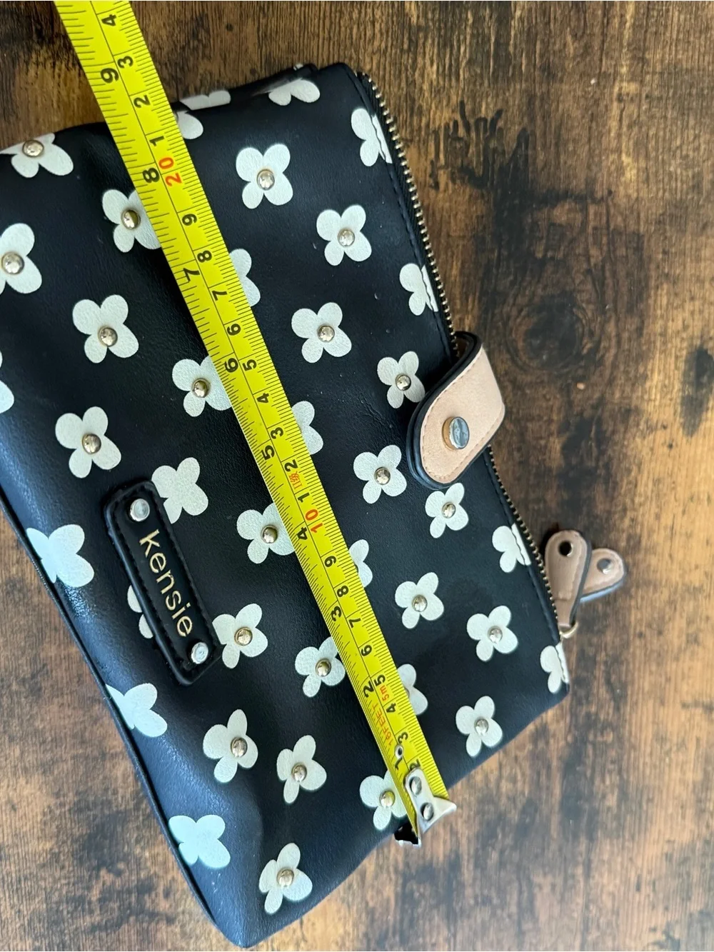 Kensie stylish wristlet