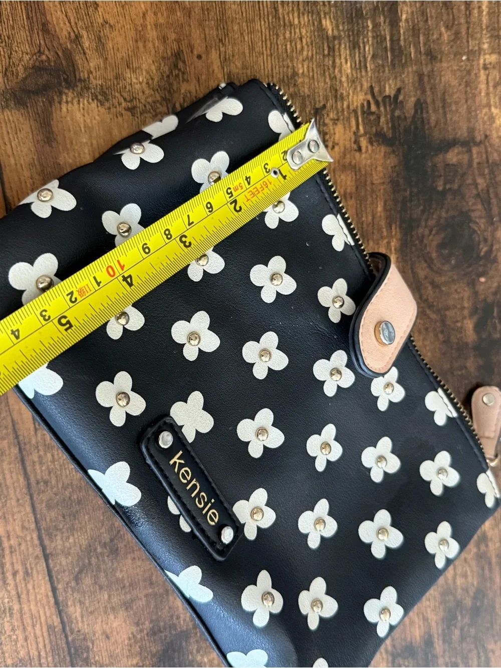 Kensie stylish wristlet