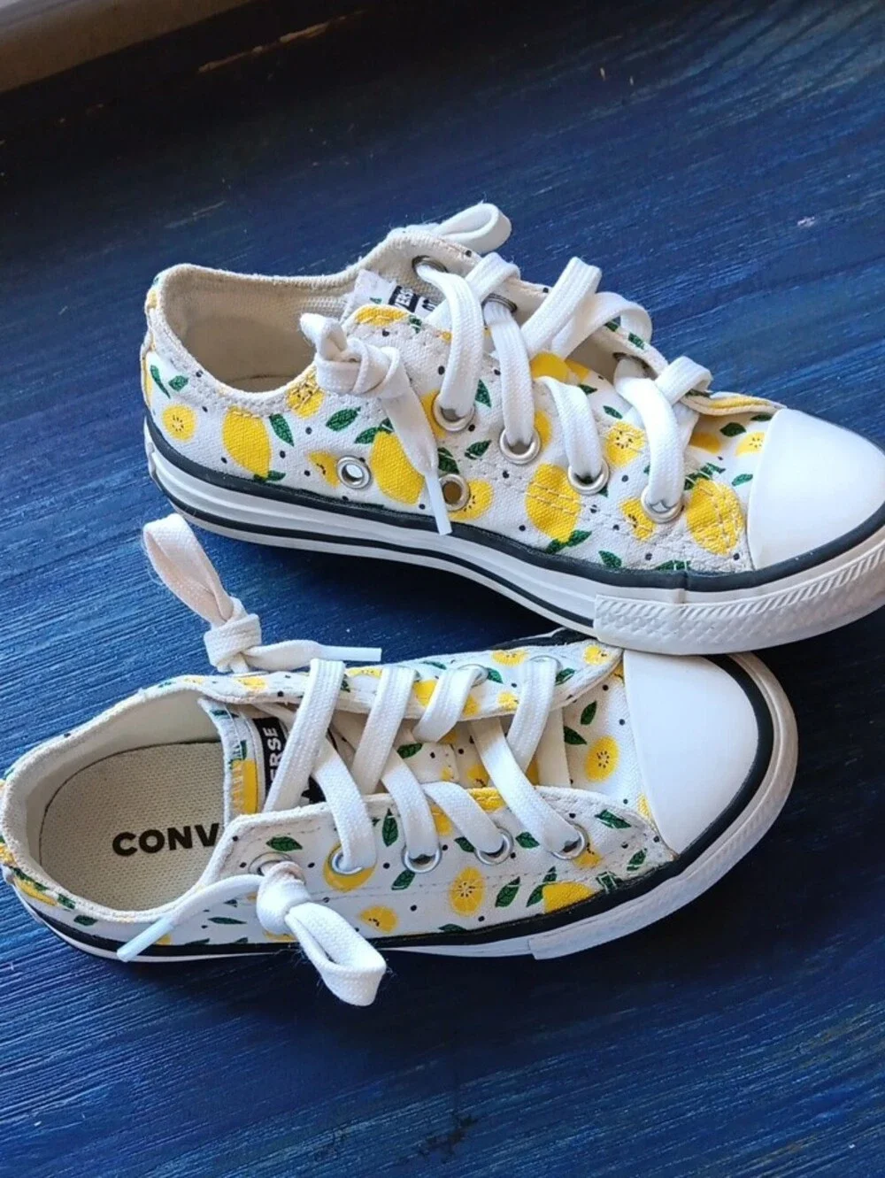 Converse low top