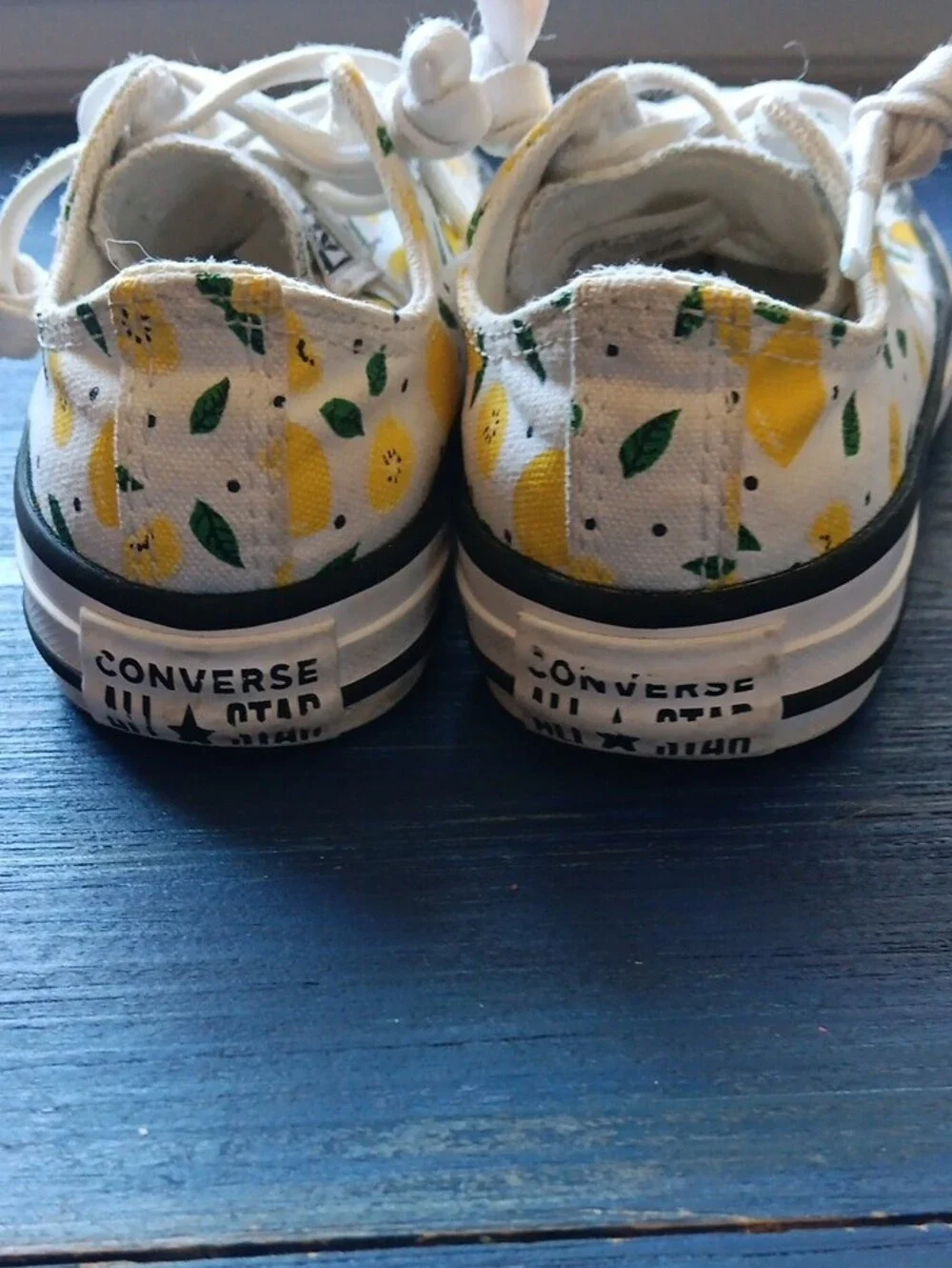 Converse low top