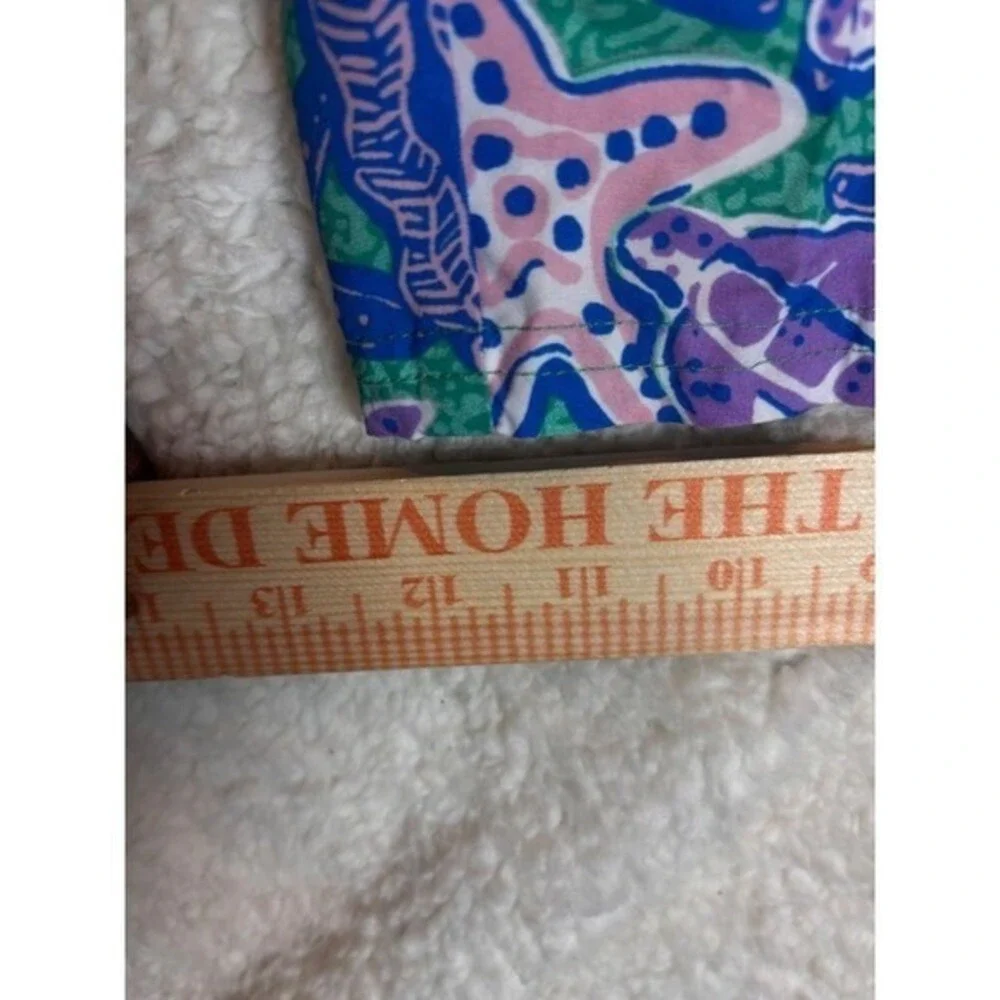 Vineyard Vines dive against green