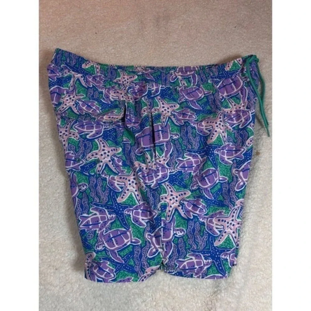 Vineyard Vines scene style lining