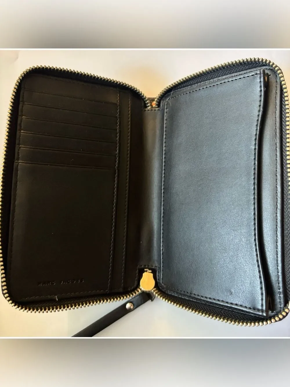 Marc Jacobs compact marc