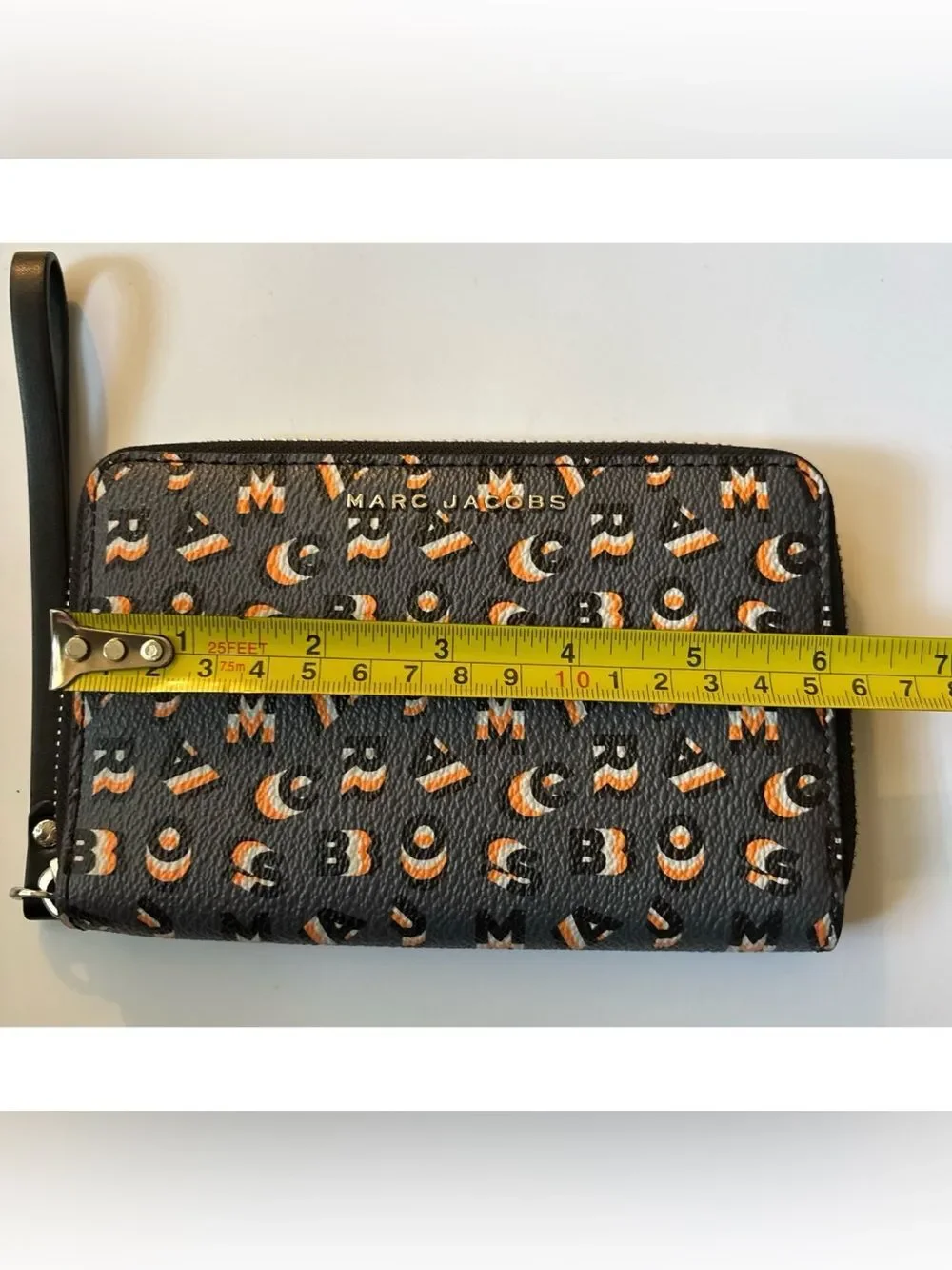 Marc Jacobs compact marc