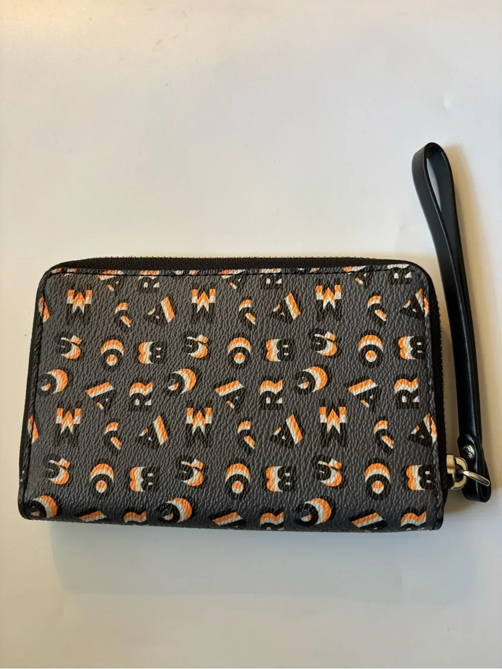 Marc Jacobs compact marc