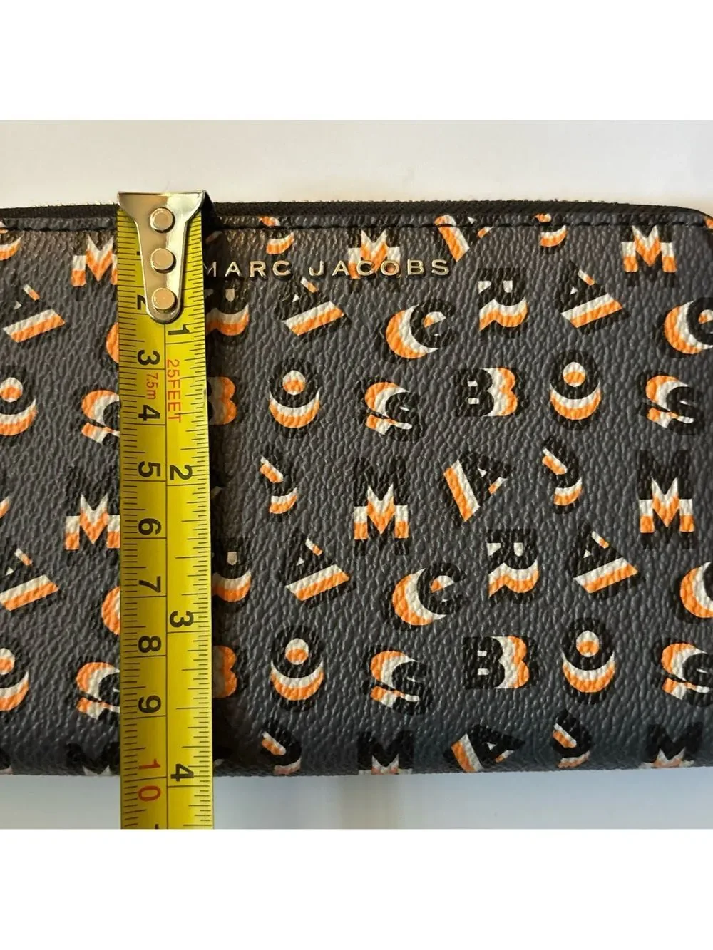 Marc Jacobs compact marc