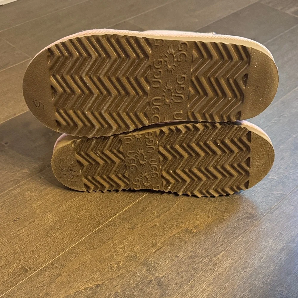UGG step into