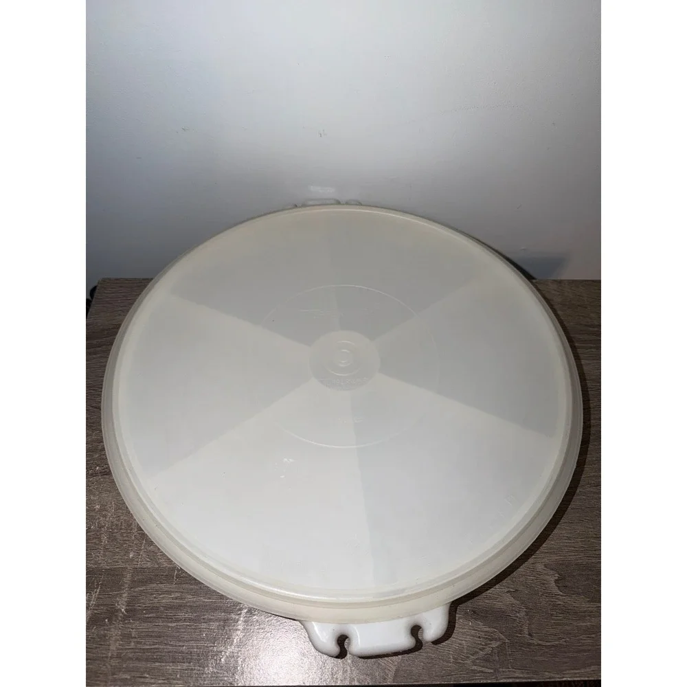 Tupperware Vintage Serving Center Divided Party Tray with Lid White 1665 1666