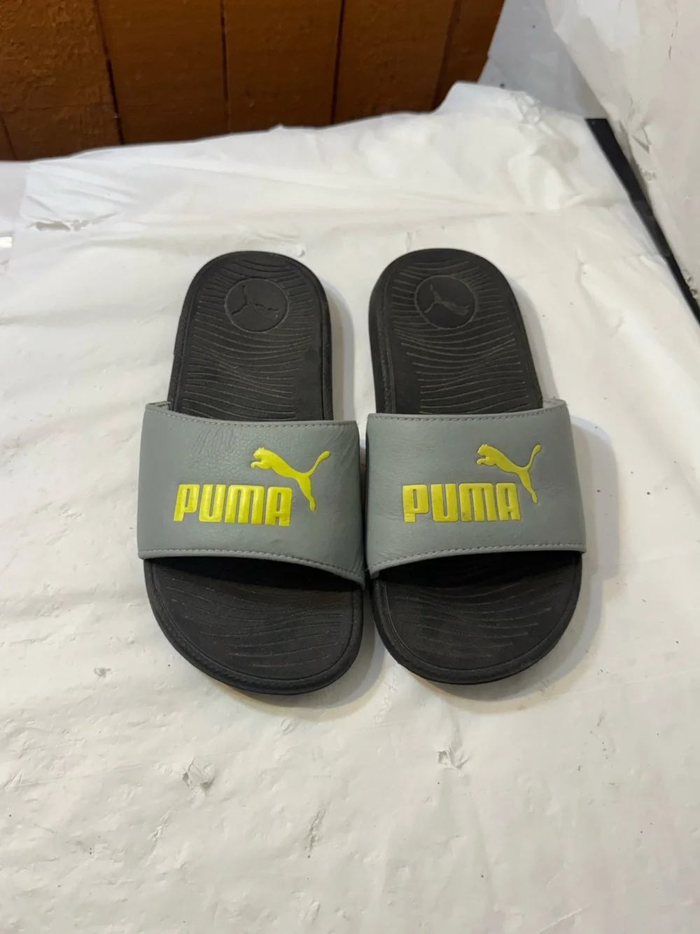 Puma Cool Cat 2.0 boys slides size 2Y