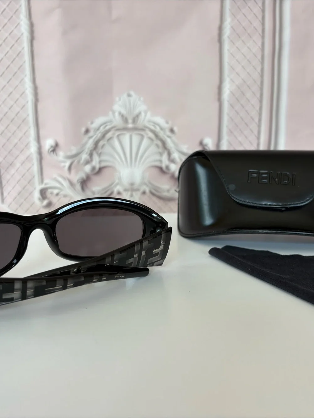 Fendi elegant sunglasses