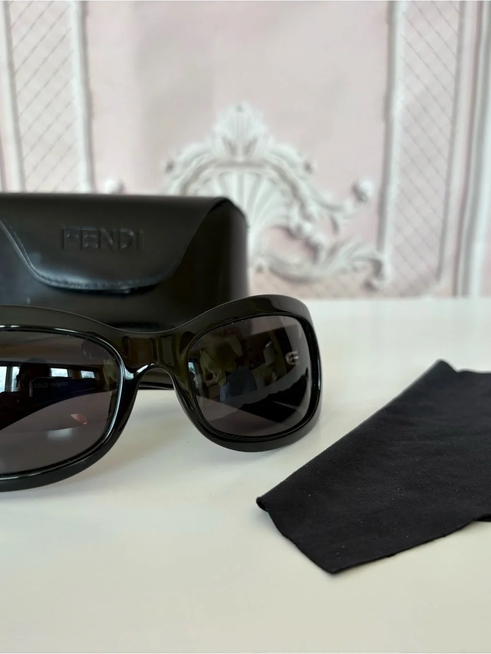 Fendi elegant sunglasses
