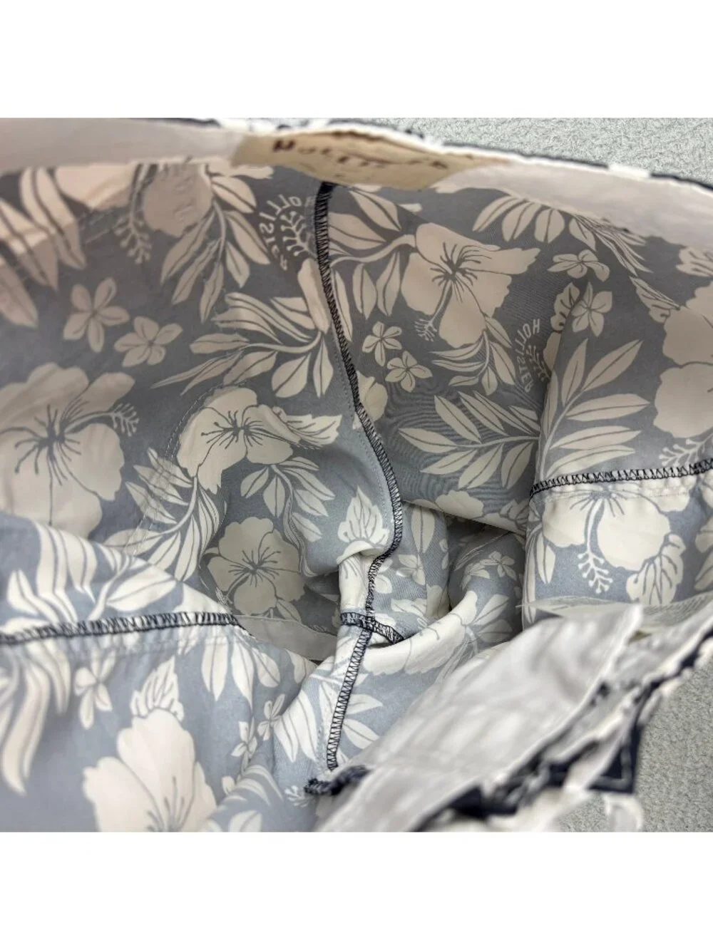 Hollister item floral