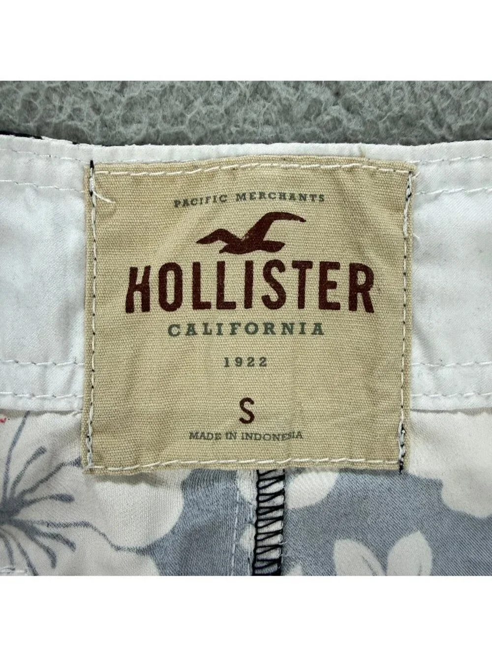 Hollister item floral