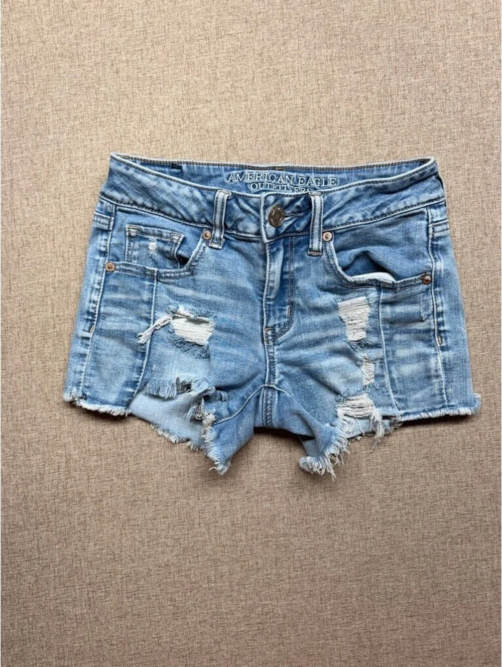 American Eagle Distressed Midi Denim Shorts Light Wash Stretch Sz 2