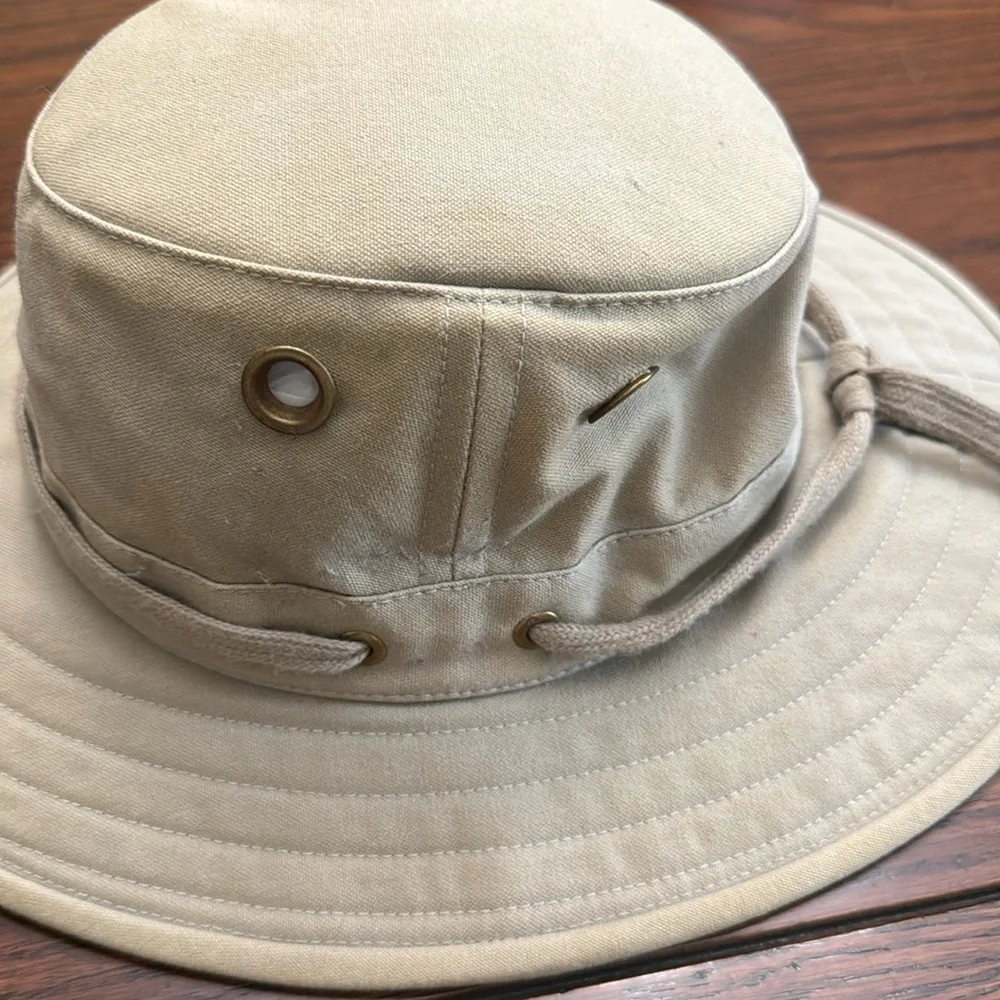 Tilley unisex side