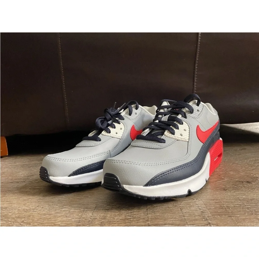 Nike crimson 6y