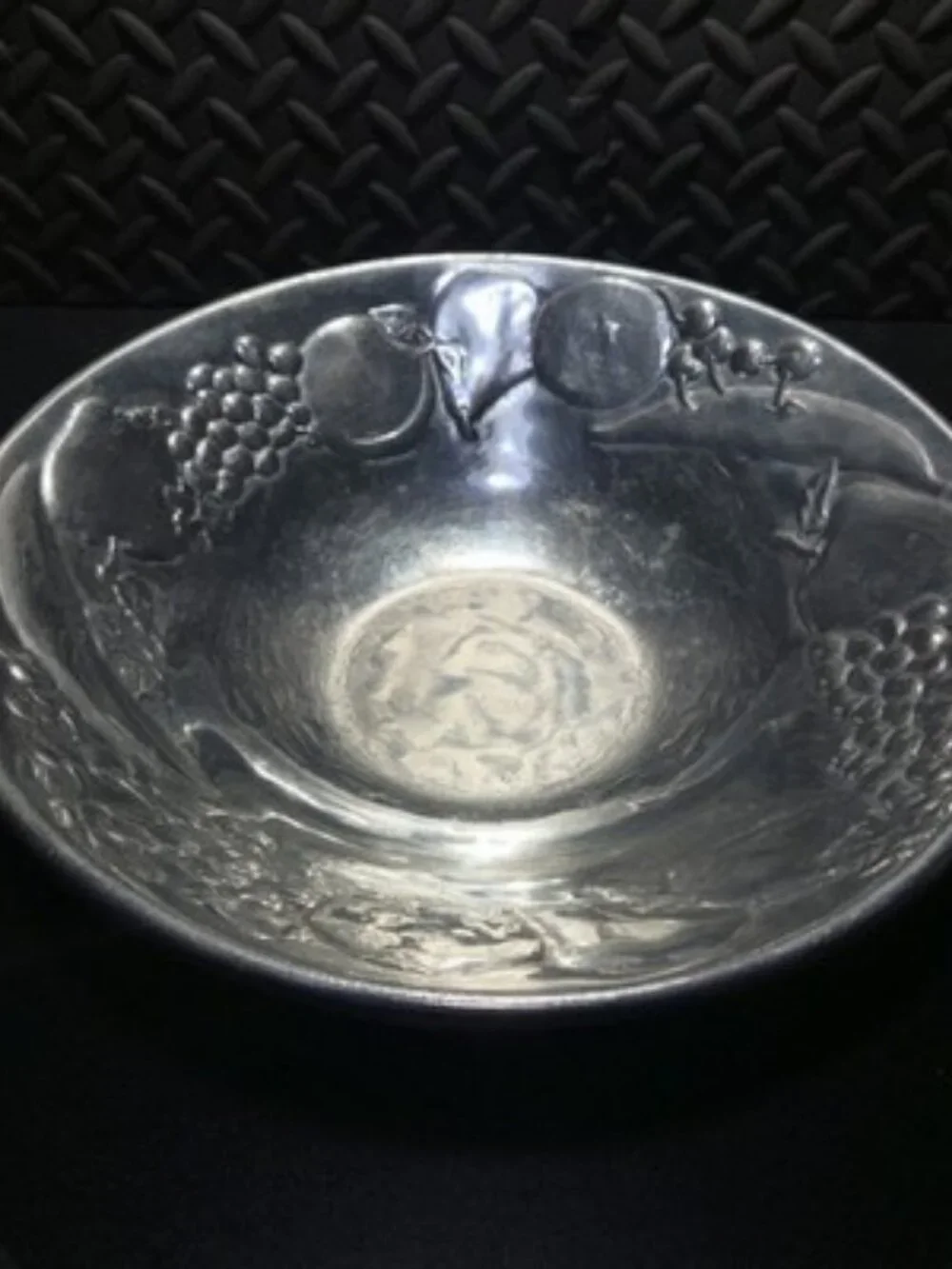 Vintage Wilton Armetale Round Fruit Vegetable Salad Bowl 12.75