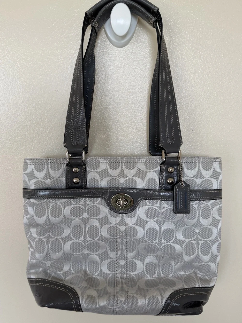 COACH Vintage Hampton Grey and Silver Shoulder Bag