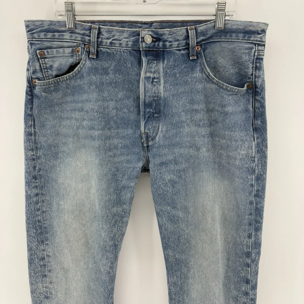 Levis minor marks