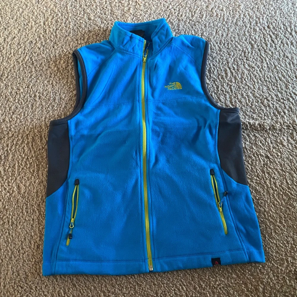 The North Face 100 Aurora men's fleece vest in blue and gray Size M